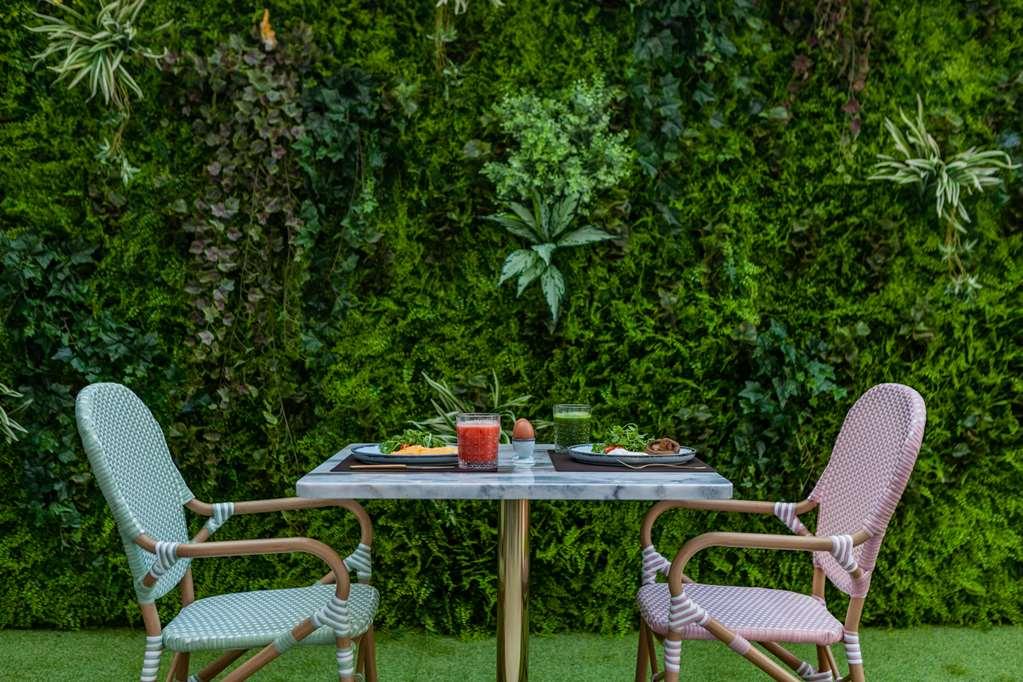 Wine & Books Lisboa Hotel Restaurant bilde Vertical garden