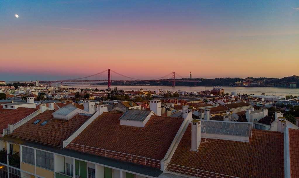 Wine & Books Lisboa Hotel Fasiliteter bilde View of the roofs of the houses of the parish of Santo Estêvão.