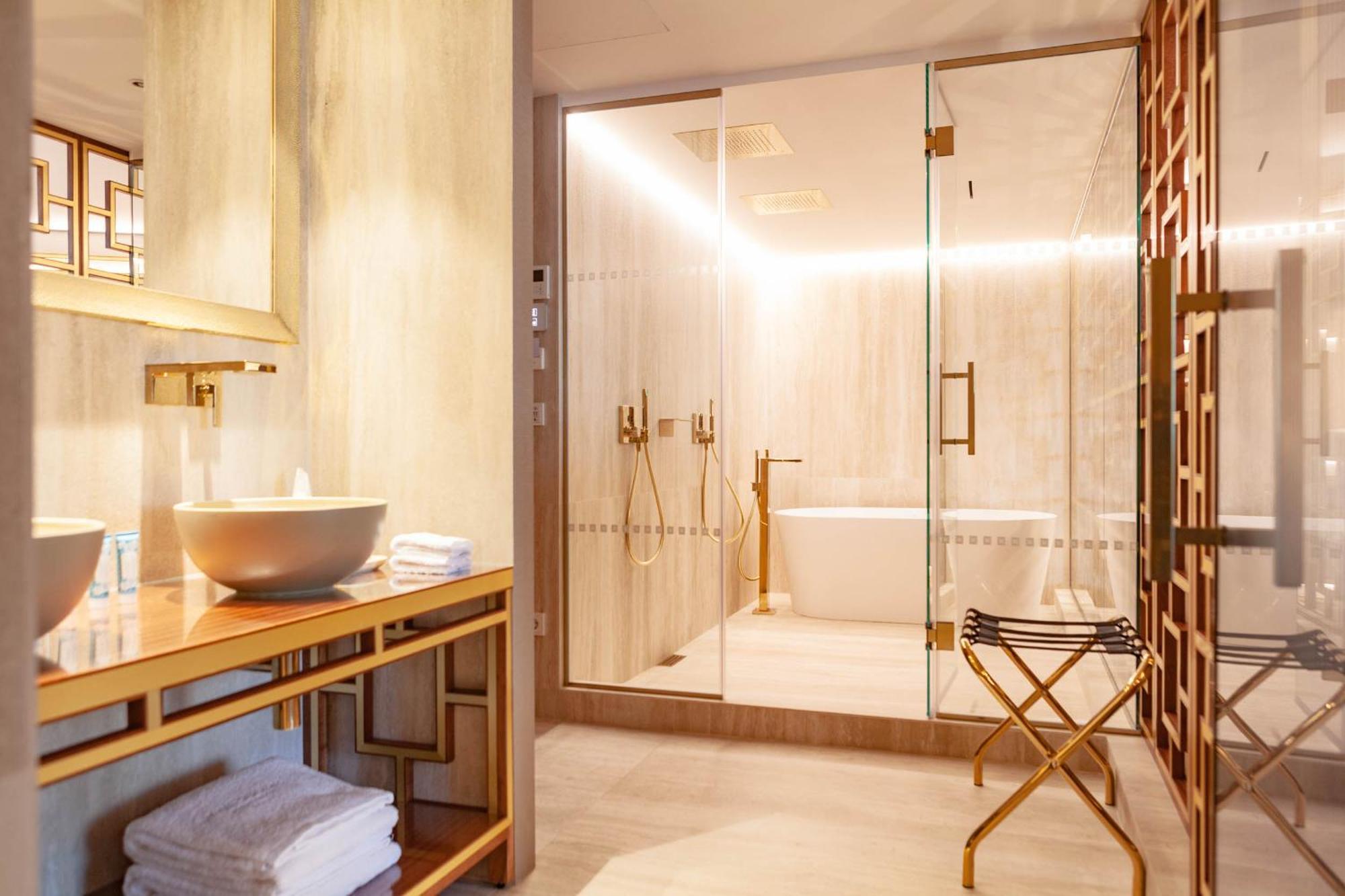 Wine & Books Lisboa Hotel Eksteriør bilde Bathroom